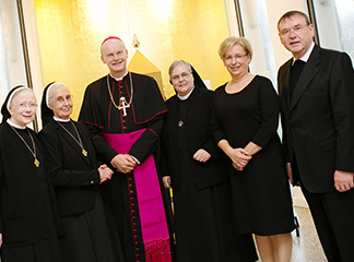 Die neue Kongregationsleitung der »Barmherzigen Schwestern«. Schwester Diethilde (3.v.r.) übernimmt die Generaladministration, Kerstin Trautmann (2.v.r.) die Ordenskoordination. Ihr zur Seite stehen die beiden Konventsleiterinnen Schwester Heriburgis (1.v.l.) und Schwester Waltraud (2.v.l.).
