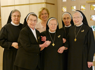 Sr. M. Mathilda, Sr. M. Gabriele und Sr. M. Heriburgis (vorne, v.l.n.r.) feierten 2019 ihr Ordensjubiläum.